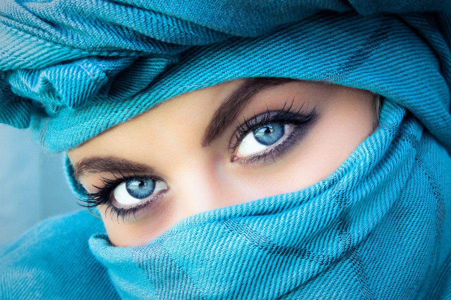 چشمان آبی